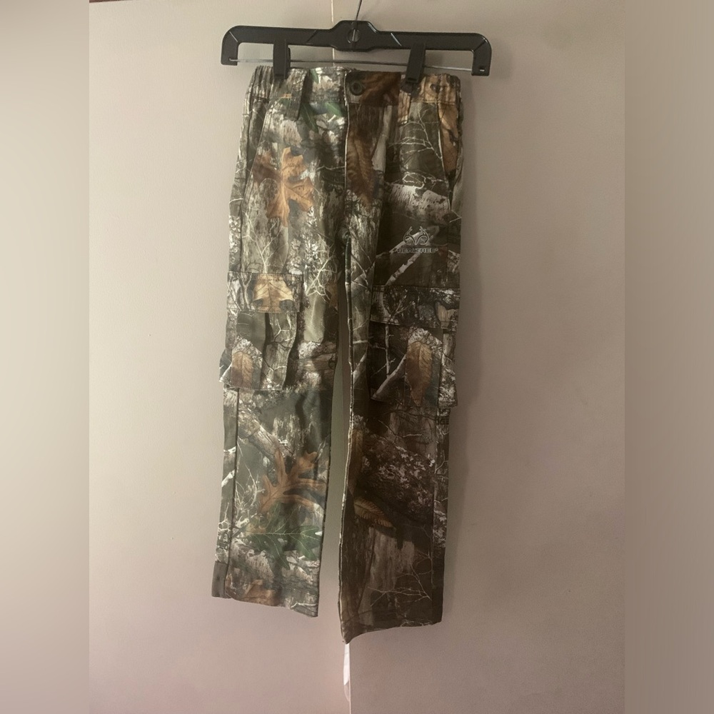 Boys size 6/7 Realtree hunting pants